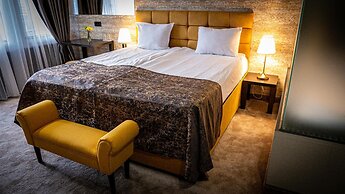 Riverside Boutique Hotel