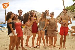 Media Luna Hostel Baru