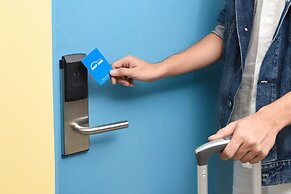 Hop Inn Hotel Aseana City