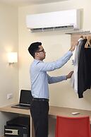 Hop Inn Hotel Aseana City