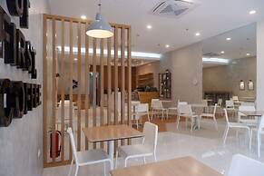 Hop Inn Hotel Aseana City