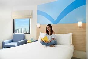 Hop Inn Hotel Aseana City