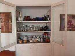 Departamento-casa muy amplio y céntrico.