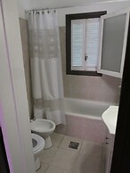 Departamento-casa muy amplio y céntrico.