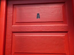 Departamento-casa muy amplio y céntrico.