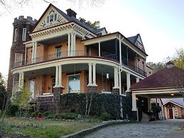 1890 Williams House Inn