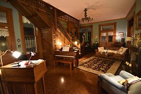 1890 Williams House Inn