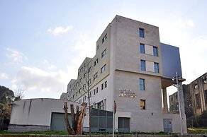 Residencia Universitaria Resa As Burgas - Centro Adscrito a REAJ - Cam