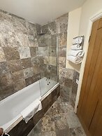 Barncroft Luxury Guest House