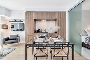 QuickStay Yorkville Condo - Yonge & Bloor
