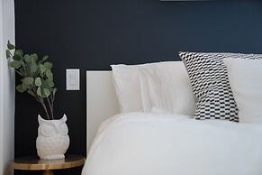 QuickStay Yorkville Condo - Yonge & Bloor