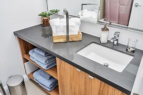 QuickStay Yorkville Condo - Yonge & Bloor
