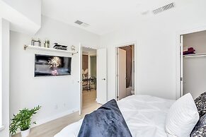 QuickStay Yorkville Condo - Yonge & Bloor