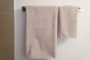 QuickStay Yorkville Condo - Yonge & Bloor