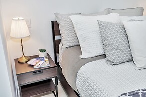 QuickStay Yorkville Condo - Yonge & Bloor