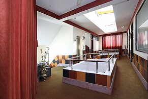 OYO 9705 Grand Empire Expressway