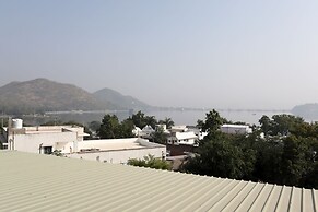 OYO 10206 Home Modern Stay near Fateh Sagar