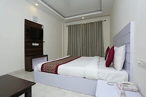 OYO 11340 Hotel Lakshmi Palace