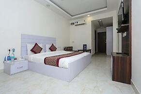 OYO 11340 Hotel Lakshmi Palace