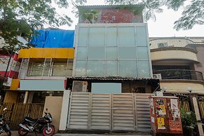 OYO 11720 Gold Coast Inn