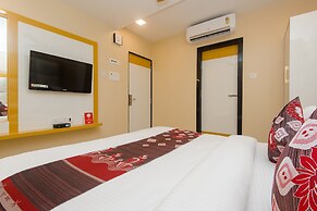 OYO 11720 Gold Coast Inn