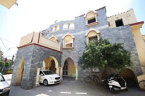 OYO 4256 Hotel Rajmahal