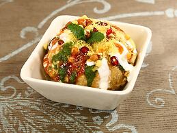 OYO 10682 Hotel Blue Lotus