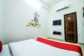 OYO 10682 Hotel Blue Lotus