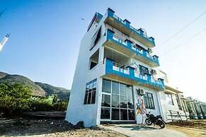 OYO 10682 Hotel Blue Lotus