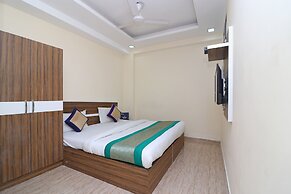 OYO 10795 Hotel RS Residency
