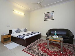 OYO 542 Kalkaji Residency Bnb