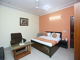 OYO 542 Kalkaji Residency Bnb