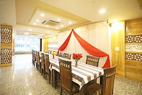 OYO 11005 Hotel Shanti Palace