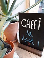 Ty Glyndwr Bunkhouse Bar and Cafe - Hostel