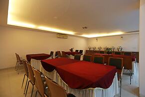 OYO 11337 Asian Hospitality