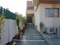 OYO 11337 Asian Hospitality