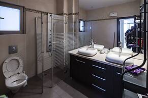 Panoramic Ocean View 1 min From the Sea