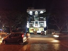 Hotel White Parrot