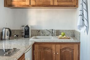 Chelidonia Luxury Suites - Adults Only