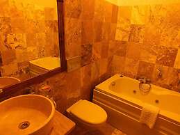 Dilek Tepesi Cave Hotel