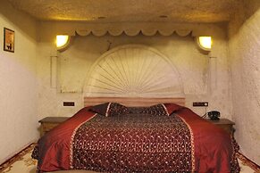 Dilek Tepesi Cave Hotel