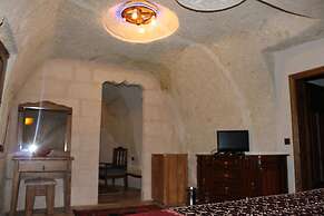 Dilek Tepesi Cave Hotel