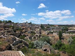 Dilek Tepesi Cave Hotel