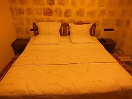 Dilek Tepesi Cave Hotel