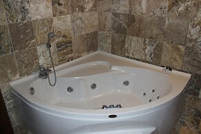 Dilek Tepesi Cave Hotel