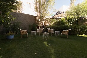 Radhu's Boutique Inn