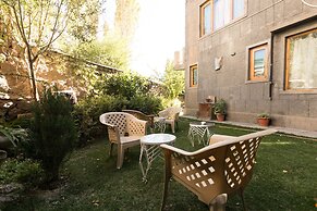 Radhu's Boutique Inn