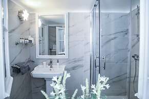 The Koukaki Residence