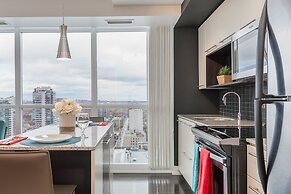 QuickStay - Incredible Downtown Condo, Yonge & College