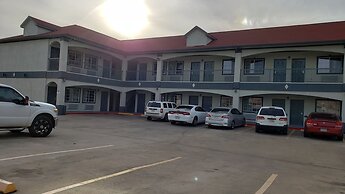 Palace Inn Hwy 6 North & Clay Rd